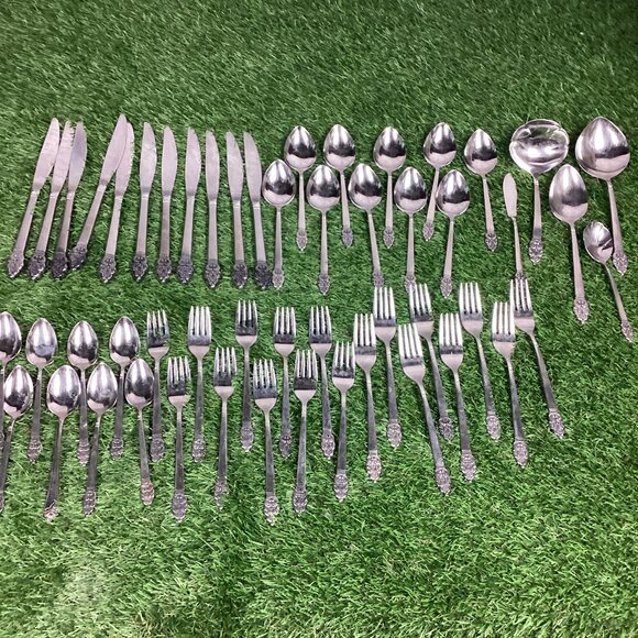 Oneida Vineland Stainless Steel Flatware Set of 8 + - Picture 2 of 13